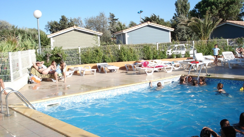 Imagen de la piscina del Camping Hameau Des Cannisses. Foto 9