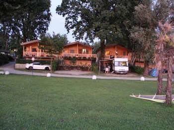 Imagen de los exteriores del Camping International Ispra. Foto 9
