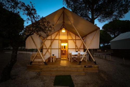 Imagen de los exteriores del Camping Kampaoh C&oacute;rdoba. Foto 16
