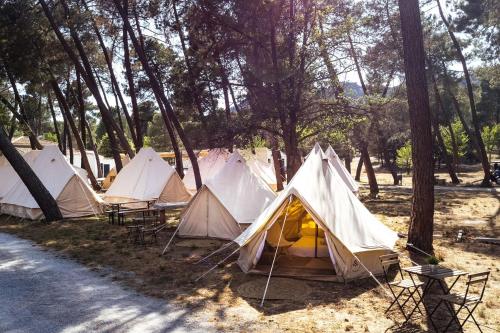 Imagen de los exteriores del Camping Kampaoh La Bolera. Foto 12