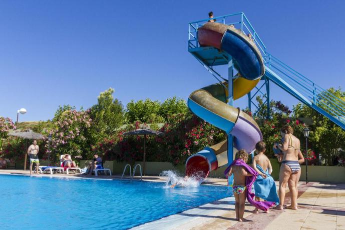 Imagen de la piscina del Camping Kampaoh Mendigorr&iacute;a. Foto 9