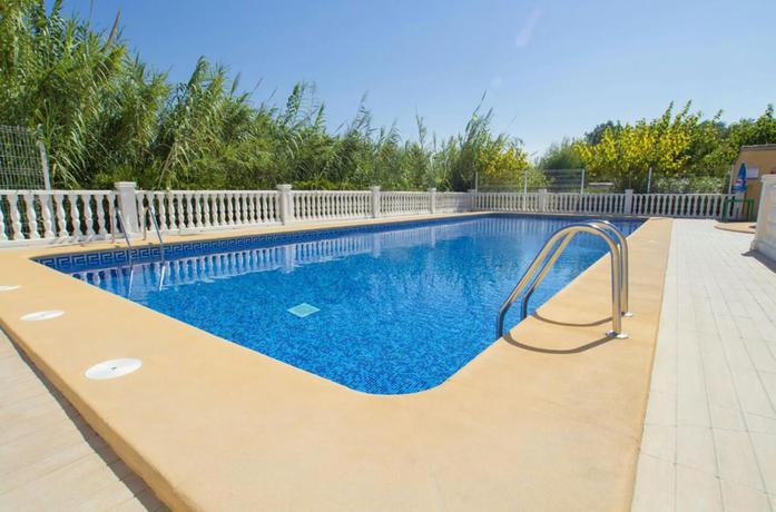 Imagen de la piscina del Camping Kampaoh Oliva. Foto 5