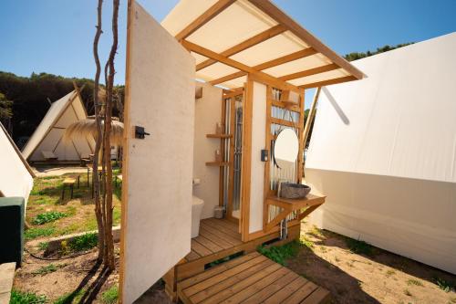 Imagen de los interiores del Camping Kampaoh Tarifa. Foto 16