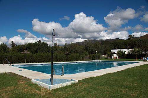 Imagen de la piscina del Camping Kampaoh Valdevaqueros. Foto 6