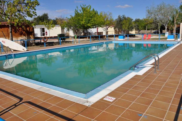 Imagen de la piscina del Camping La Estanca. Foto 20