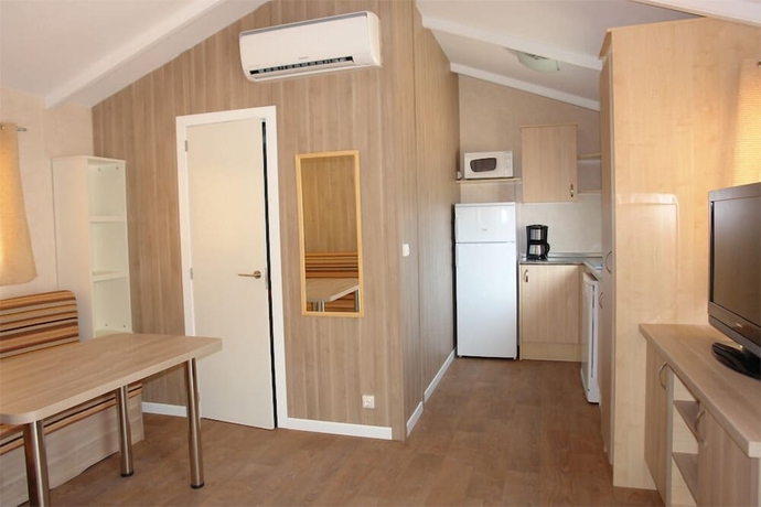 Imagen de la habitación del Camping La Marina Resort. Foto 10