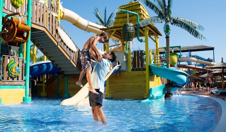 Imagen de la piscina del Camping La Marina Resort. Foto 14