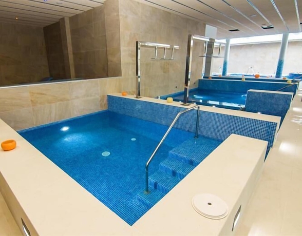 Imagen de la piscina del Camping La Marina Resort. Foto 17