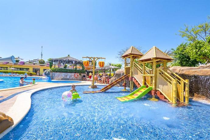 Imagen de la piscina del Camping La Masia, Blanes. Foto 10