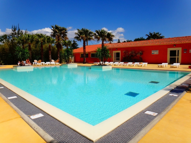 Imagen de la piscina del Camping La Pinède Enchantée. Foto 12