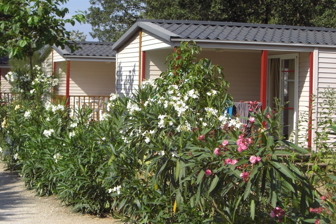 Imagen de la habitación del Camping La Pinède Enchantée. Foto 3