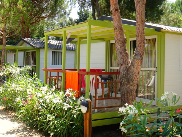 Imagen de la habitación del Camping La Pinède Enchantée. Foto 4
