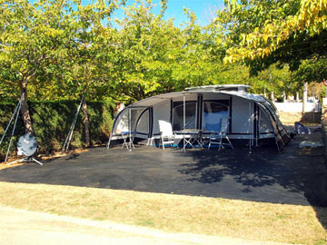 Imagen de los exteriores del Camping La Rosaleda. Foto 2