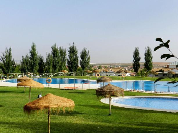 Imagen de la piscina del Camping La Sierrecilla. Foto 14