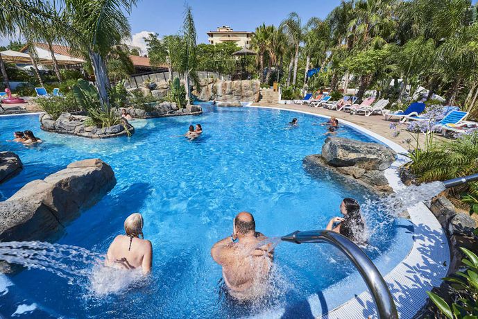 Imagen de la piscina del Camping La Siesta Salou Resort. Foto 26