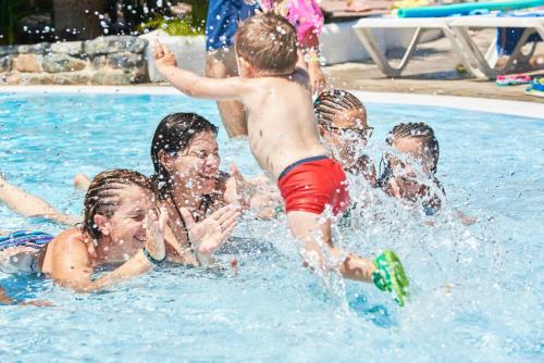 Imagen de la piscina del Camping La Siesta Salou Resort. Foto 36