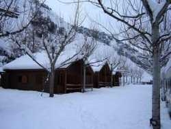 Imagen de los exteriores del Camping L´Orri del Pallars Bungalows. Foto 6