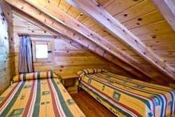 Imagen de la habitación del Camping L´Orri del Pallars Bungalows. Foto 4