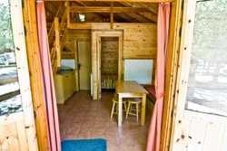 Imagen de la habitación del Camping L´Orri del Pallars Bungalows. Foto 5