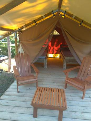 Imagen de los interiores del Camping Le Val de Cesse. Foto 5