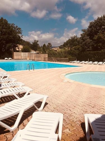 Imagen general del Camping Les Mimosas, Auribeau Sur Siagne. Foto 2