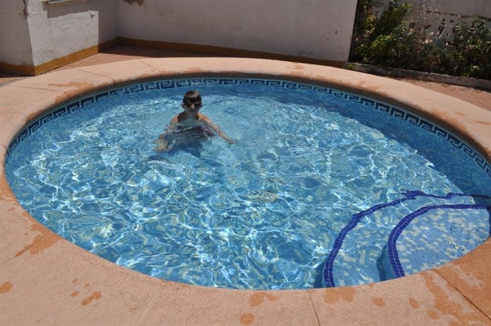 Imagen de la piscina del Camping Los Llanos. Foto 15