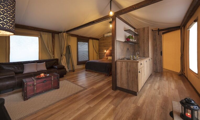 Imagen general del Camping Mediteran Kamp Glamping Tents In Phalaris. Foto 2