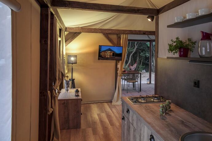 Imagen general del Camping Mediteran Kamp Glamping Tents In Phalaris. Foto 8