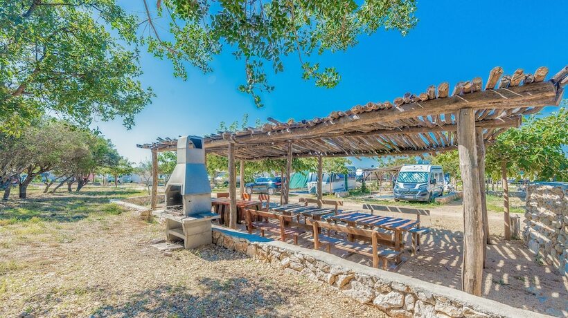 Imagen general del Camping Mediteran Kamp Glamping Tents In Phalaris. Foto 11