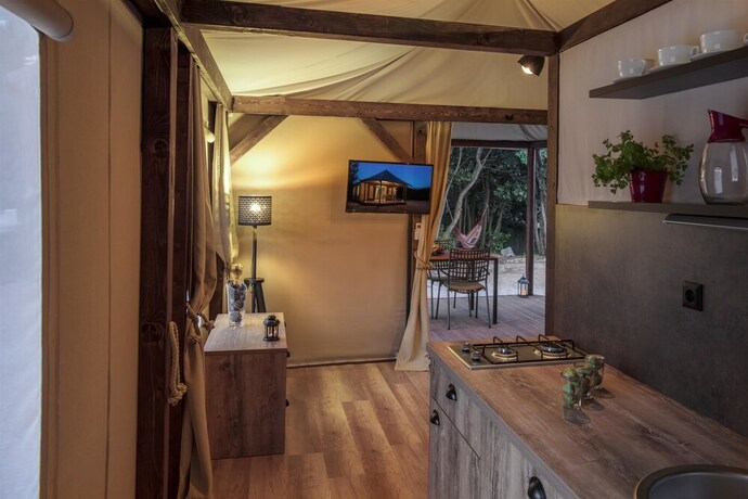 Imagen de la habitación del Camping Mediteran Kamp Glamping Tents In Phalaris. Foto 21