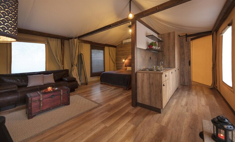 Imagen de la habitación del Camping Mediteran Kamp Glamping Tents In Phalaris. Foto 24