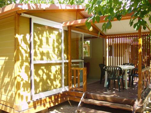 Imagen de la habitación del Camping Mediterrani Natura Spa Resort. Foto 11