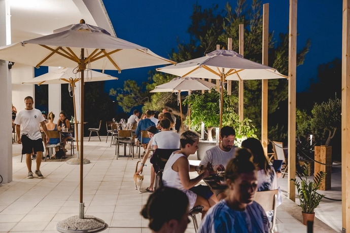 Imagen del bar/restaurante del Camping Obonjan Island Resort. Foto 5