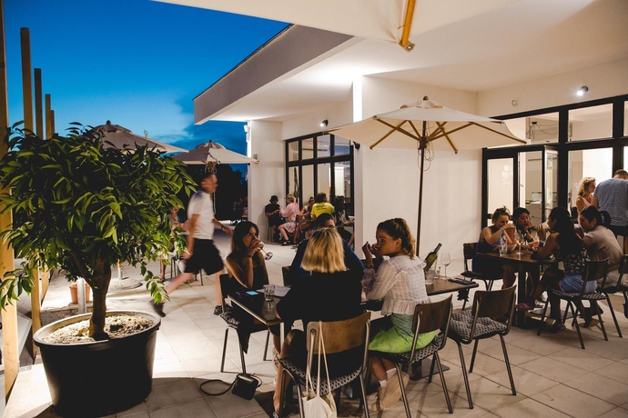 Imagen del bar/restaurante del Camping Obonjan Island Resort. Foto 11