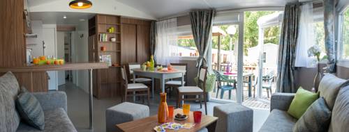 Imagen de la habitación del Camping Officiel Siblu Les Pierres Couchées. Foto 12