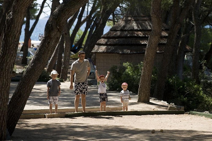 Imagen de los exteriores del Camping Pine Beach Bungalows. Foto 16