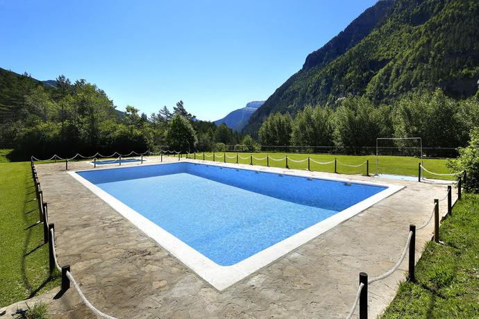 Imagen de la piscina del Camping Pineta, Bielsa. Foto 12