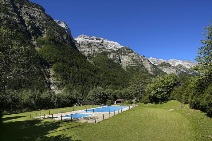 Imagen de la piscina del Camping Pineta, Bielsa. Foto 13