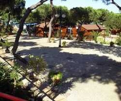 Imagen de los exteriores del Camping Playa La Bota. Foto 5