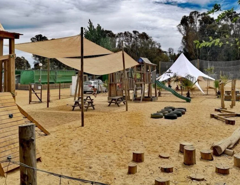 Imagen de los exteriores del Camping Playa Taray. Foto 19