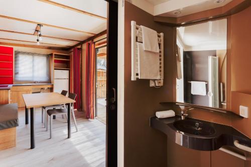 Imagen de la habitación del Camping Pola Giverola Camp. Foto 19