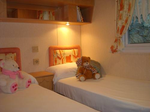 Imagen de la habitación del Camping Rural Presa La Vinuela. Foto 11