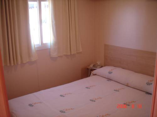 Imagen de la habitación del Camping Rural Presa La Vinuela. Foto 16