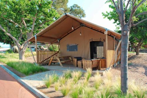 Imagen de la habitación del Camping Sangul&iacute; Salou & Resort. Foto 16