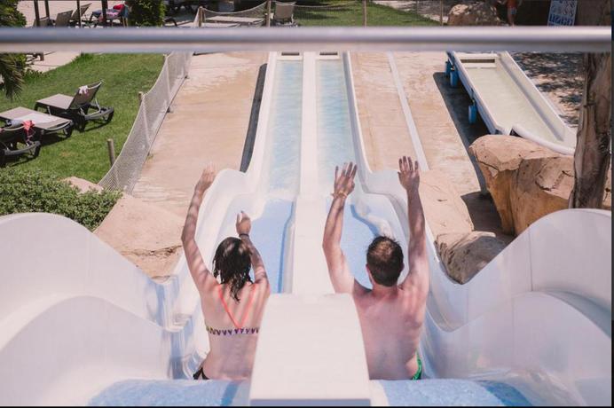 Imagen de la piscina del Camping Sènia Tucan. Foto 11