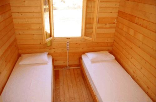Imagen general del Camping Surfing Beach Huts. Foto 6