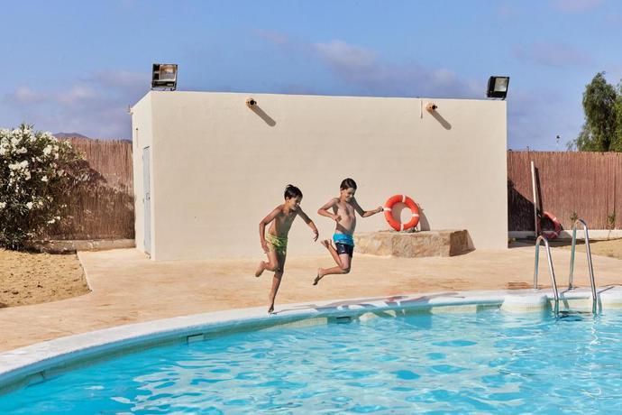 Imagen de la piscina del Camping TAIGA Almeria Playa, Palomares Bajo. Foto 6