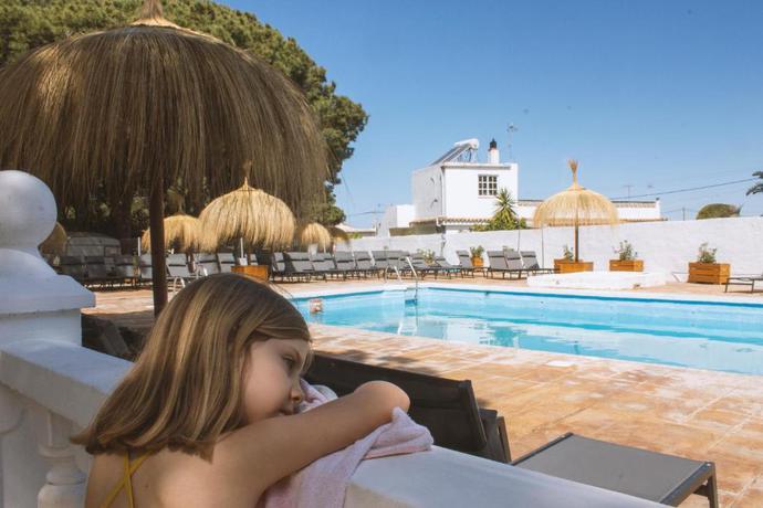 Imagen de la piscina del Camping TAIGA Conil. Foto 9