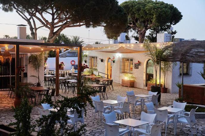 Imagen del bar/restaurante del Camping TAIGA Conil. Foto 3