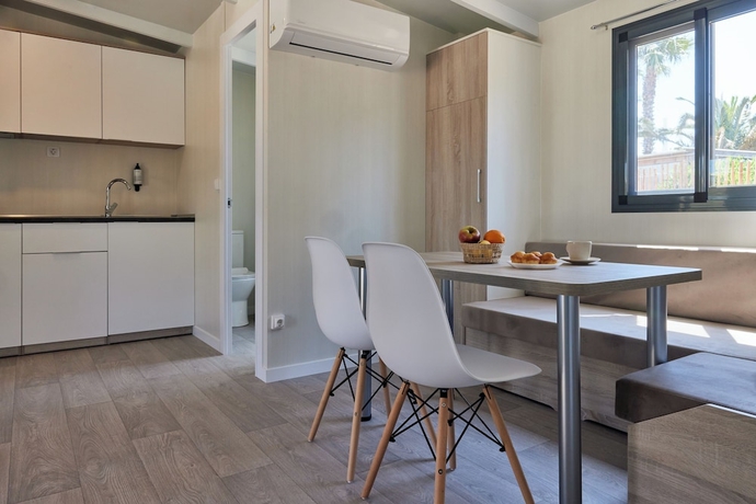 Imagen de la habitación del Camping TAIGA LAKE CASPE. Foto 11